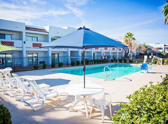 Los Viajeros Inn allows check-in for 18 year-old guests