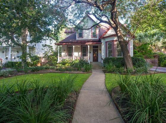 Brava House Bed and Breakfast allows check-in for 18 year-old guests