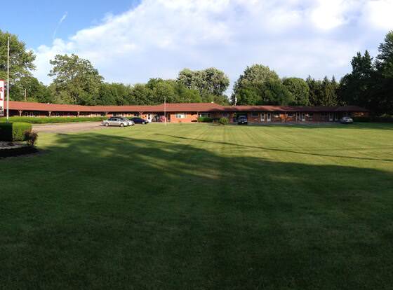 Villa Rosa Motel allows check-in for 18 year-old guests