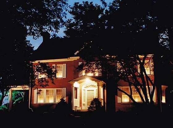 Candlelight Inn Bed & Breakfast allows check-in for 18 year-old guests