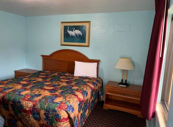 Travel Inn of Daytona allows check-in for 18 year-old guests