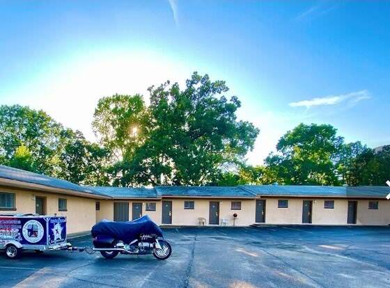 Hollywood Motel allows check-in for 18 year-old guests