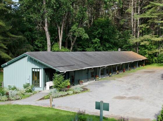 Saratoga Garden Motel allows check-in for 18 year-old guests