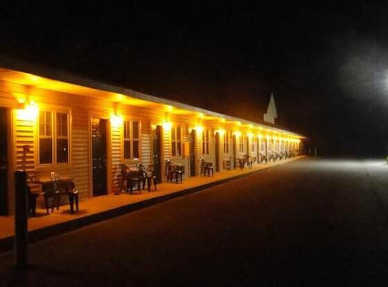 Sea Esta Motel II allows check-in for 18 year-old guests