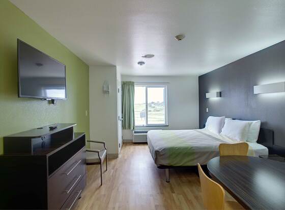 Studio 6 Sweetwater, TX allows check-in for 18 year-old guests