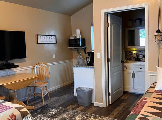 Chinook Wind Cabins allows check-in for 18 year-old guests