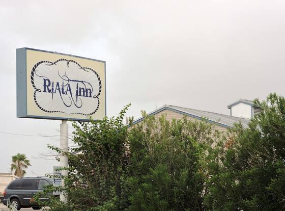 Riata Inn Crystal City allows check-in for 18 year-old guests