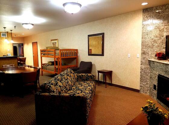 Rushmore Express Keystone allows check-in for 18 year-old guests