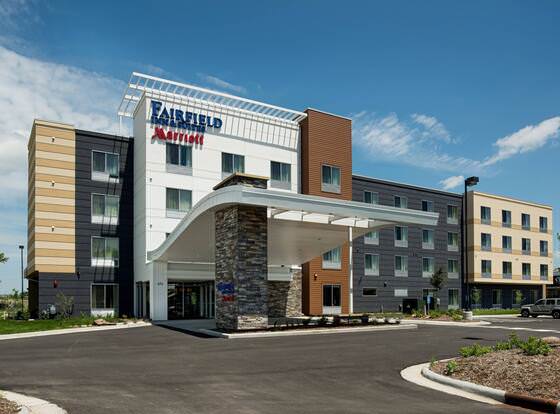 Fairfield Inn & Suites Rochester Mayo Clinic Area/St. Marys allows check-in for 18 year-old guests