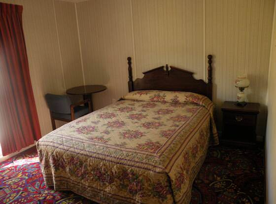 Four Jacks Hotel and Casino allows check-in for 18 year-old guests