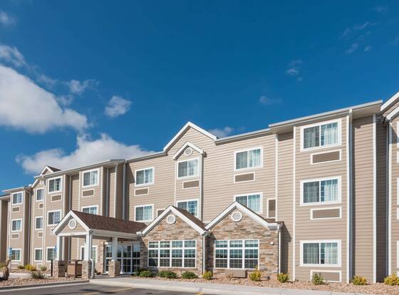 Microtel Inn and Suites by Wyndham Sweetwater allows check-in for 18 year-old guests
