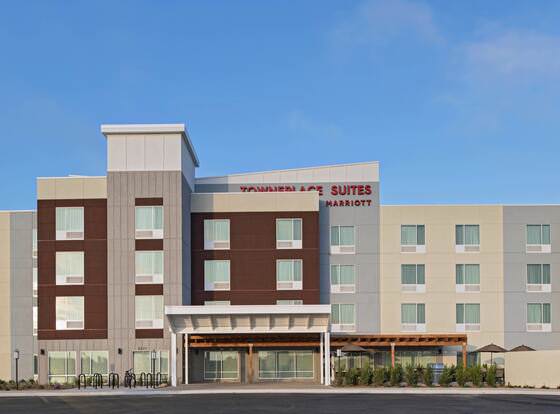 TownePlace Suites by Marriott Lakeland allows check-in for 18 year-old guests