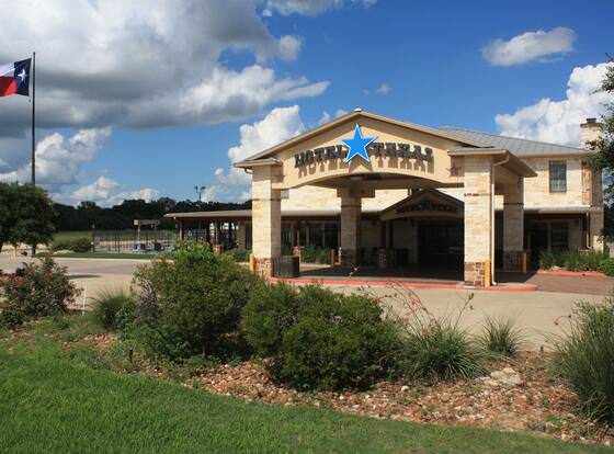 Hotel Texas allows check-in for 18 year-old guests