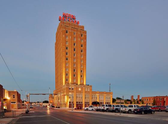 Hotel Settles allows check-in for 18 year-old guests