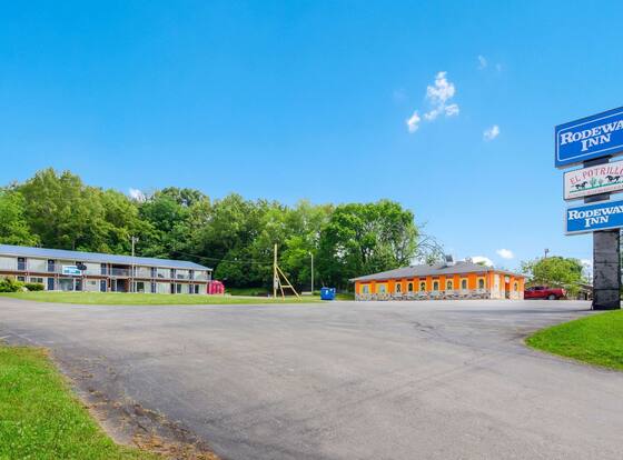 Rodeway Inn Church Hill - Tri Cities Area allows check-in for 18 year-old guests