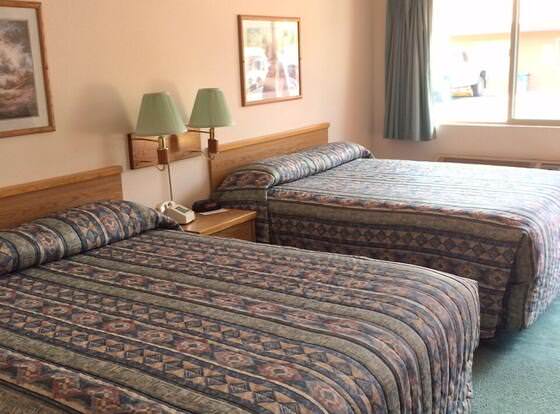 Mini Golden Inns Motel allows check-in for 18 year-old guests