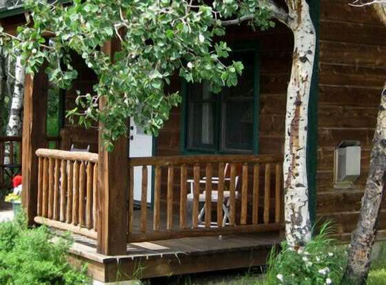 Travelers Rest Lodge allows check-in for 18 year-old guests