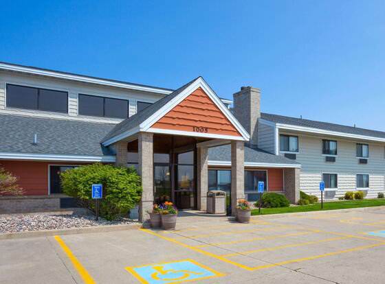 AmericInn by Wyndham Spencer allows check-in for 18 year-old guests