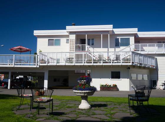 Arctic Fox Inn allows check-in for 18 year-old guests