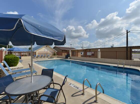 The Texas Lodge allows check-in for 18 year-old guests