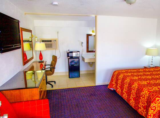 Knights Inn Harrisonville allows check-in for 18 year-old guests