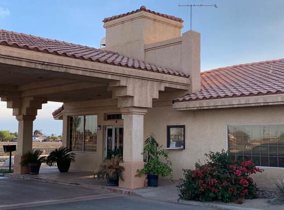 Calipatria Inn And Suites allows check-in for 18 year-old guests