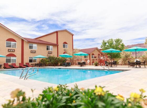 Aarchway Inn allows check-in for 18 year-old guests