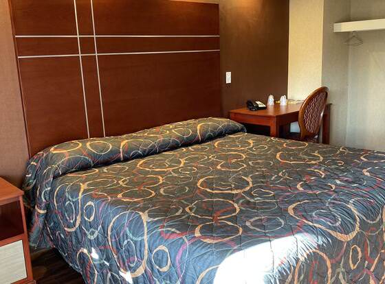 Shore Pointe Motor Lodge of St Clair Shores allows check-in for 18 year-old guests