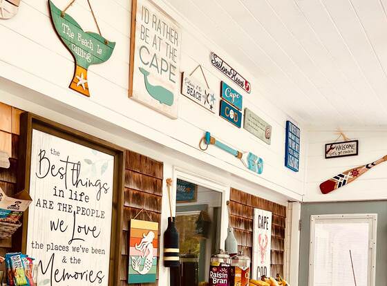 Eagle Wing Inn - Cape Cod allows check-in for 18 year-old guests