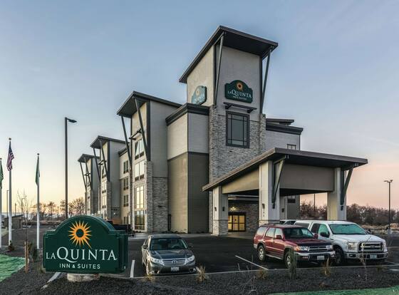 La Quinta Inn & Suites by Wyndham Walla Walla allows check-in for 18 year-old guests