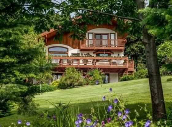 Fox Den Bed and Breakfast allows check-in for 18 year-old guests