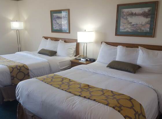 Baymont by Wyndham Limon allows check-in for 18 year-old guests