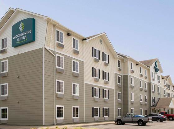 WoodSpring Suites Johnson City allows check-in for 18 year-old guests
