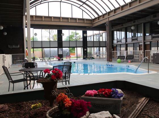 Newark Garden Finger Lakes Hotel allows check-in for 18 year-old guests