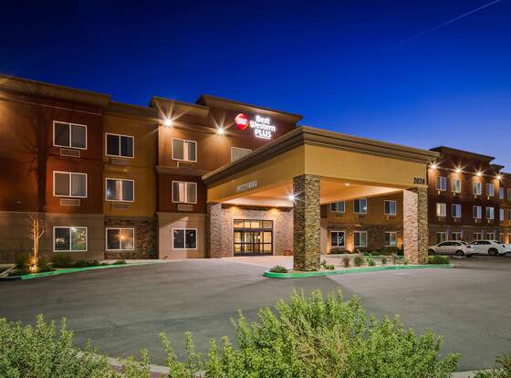 Best Western Plus Desert Poppy Inn allows check-in for 18 year-old guests