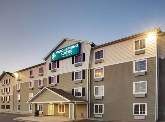 WoodSpring Suites Baton Rouge East I-12 allows check-in for 18 year-old guests