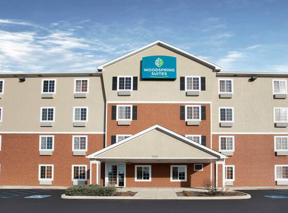 WoodSpring Suites Fort Wayne allows check-in for 18 year-old guests