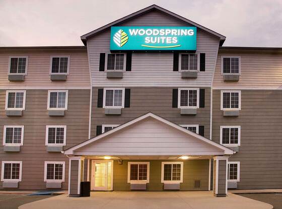WoodSpring Suites Baton Rouge Airline Highway allows check-in for 18 year-old guests