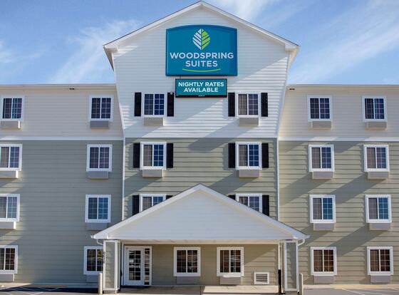 WoodSpring Suites Washington DC Andrews AFB allows check-in for 18 year-old guests