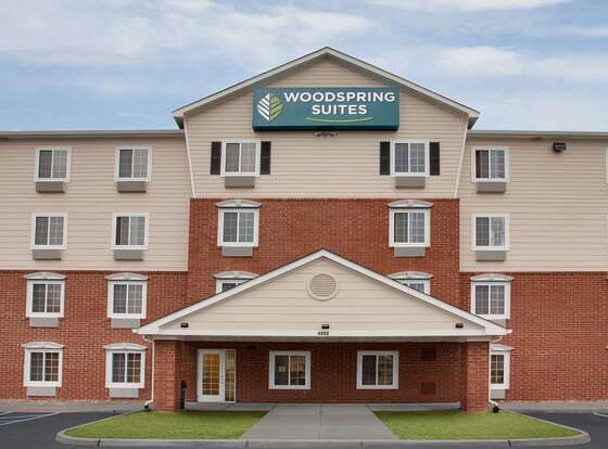WoodSpring Suites Virginia Beach allows check-in for 18 year-old guests