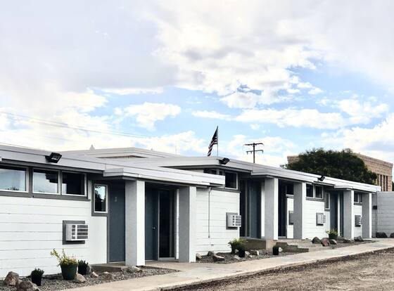 Blue Sage Inn & Suites allows check-in for 18 year-old guests