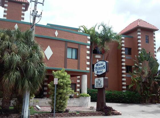 Miami Princess Hotel allows check-in for 18 year-old guests
