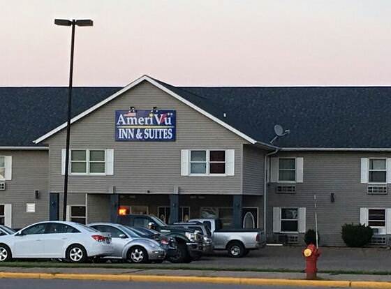 Amerivu Inn And Suites New Richmond allows check-in for 18 year-old guests