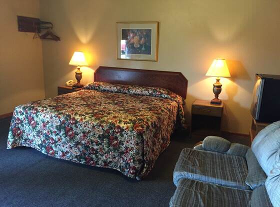 Crawfordsville Motel allows check-in for 18 year-old guests