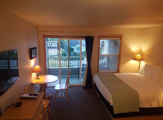 Sea Breeze Court allows check-in for 18 year-old guests