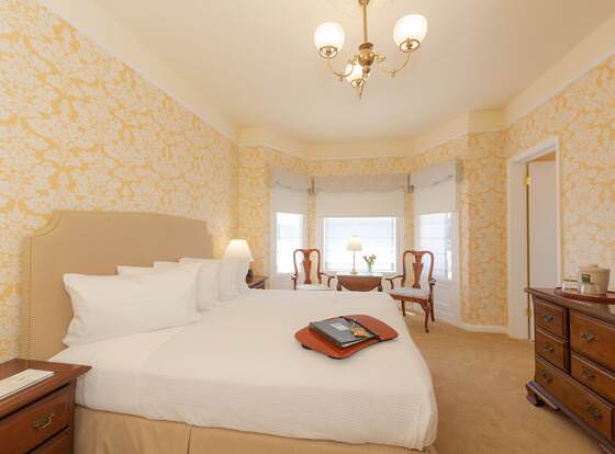 Stanyan Park Hotel allows check-in for 18 year-old guests