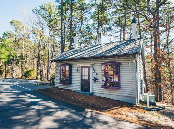 Hogsveil Cottages - Harry Potter Themed allows check-in for 18 year-old guests