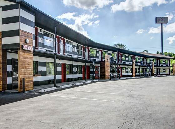 The Asheville Inn allows check-in for 18 year-old guests