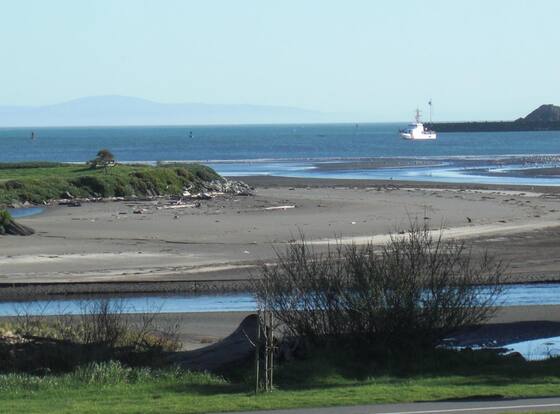 Front Street Inn allows check-in for 18 year-old guests