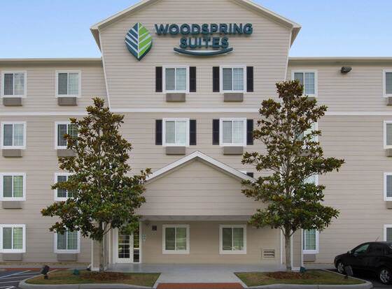 WoodSpring Suites Gainesville I-75 allows check-in for 18 year-old guests